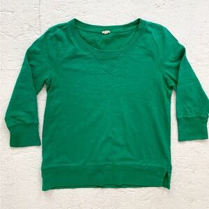 Kelly green sweatshirt, 3/4 sleeves